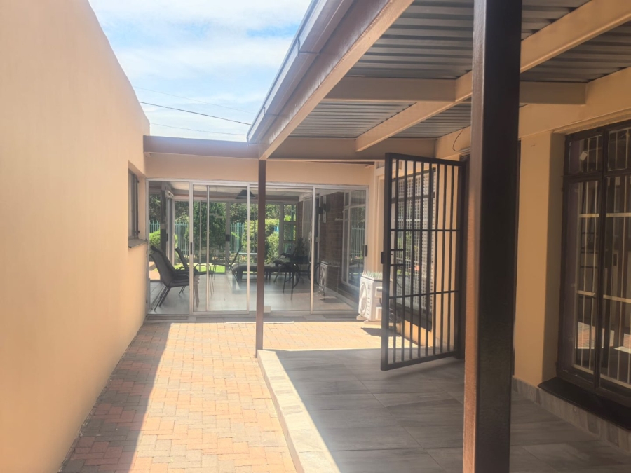 4 Bedroom Property for Sale in Pellissier Free State
